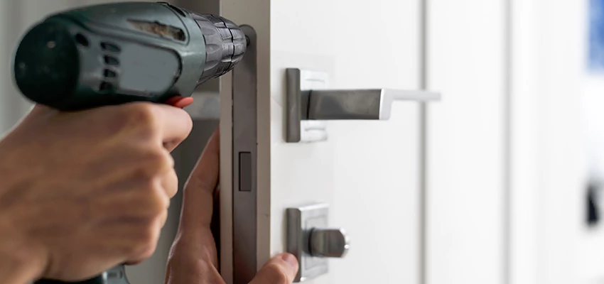 Locksmith For Lock Replacement Near Me in Artesia, CA